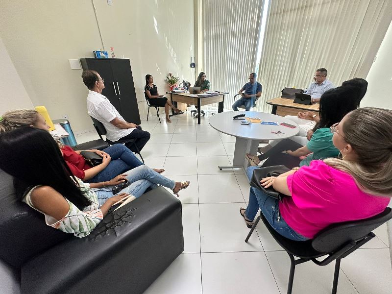 SECRETÁRIA DE SAÚDE REALIZOU UM ENCONTRO COM AS EQUIPES DE FISIOTERAPIA, NUTRIÇÃO, FONOAUDIOLOGIA E DE ENFERMAGEM...