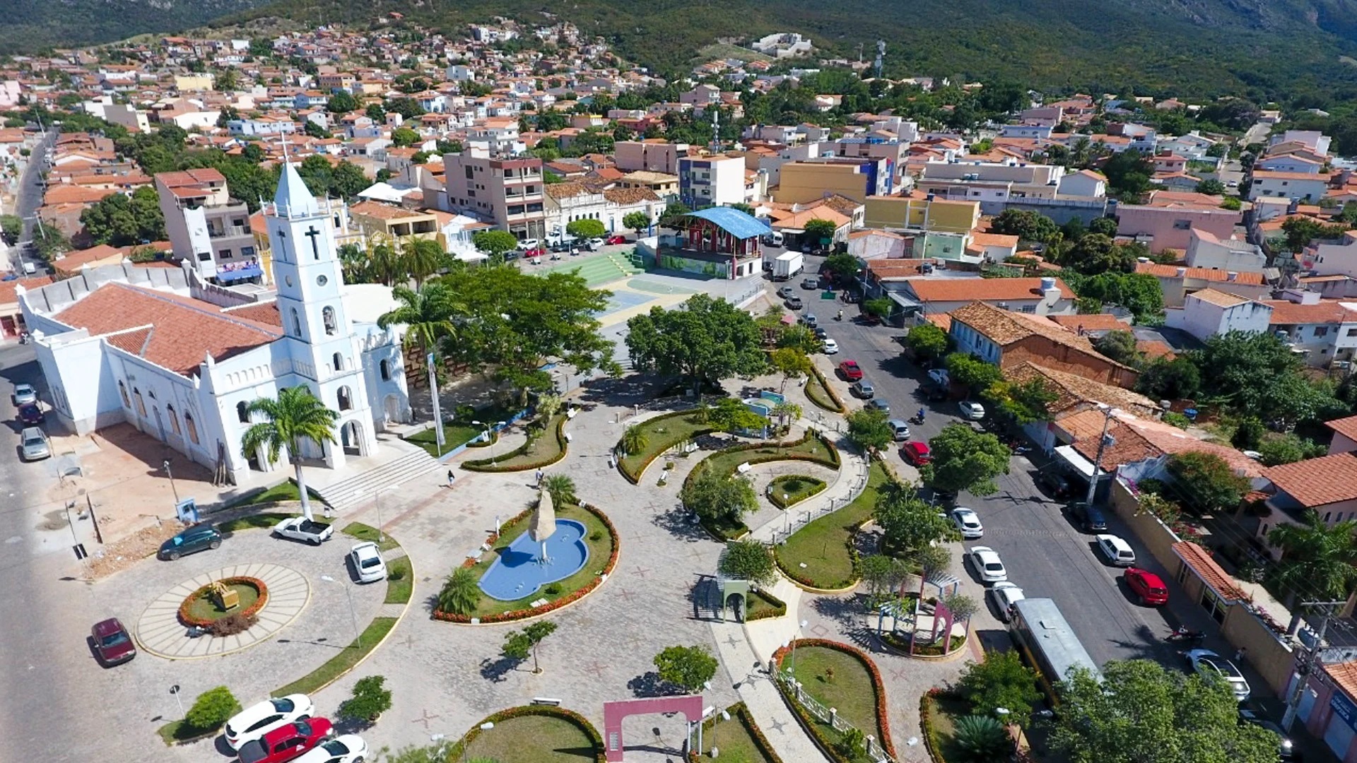 Macaúbas ao fundo